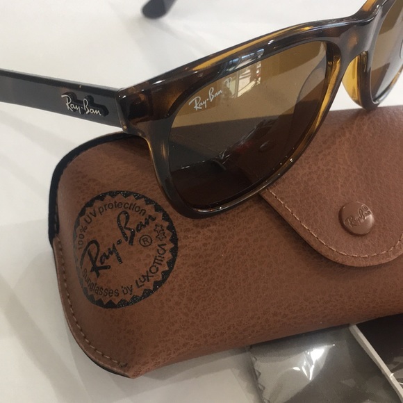 Ray-Ban Other - Ray-Ban Light Havana 54mm Wayfarers